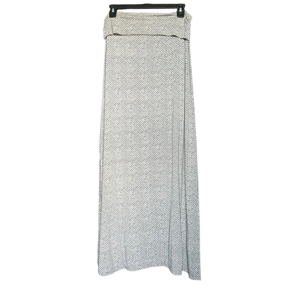 Elegant Gray Maxi Skirt with Side Slit - Picture 3 of 4